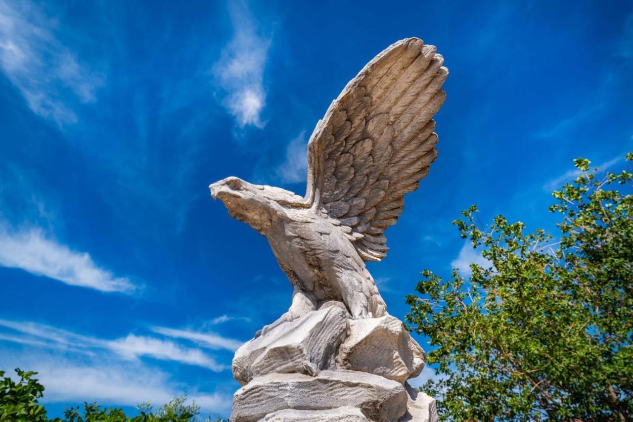Vilă Eagle *